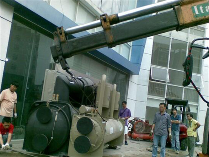 翔安区随车吊和汽车吊的核心区别是什么？哪种更省钱？