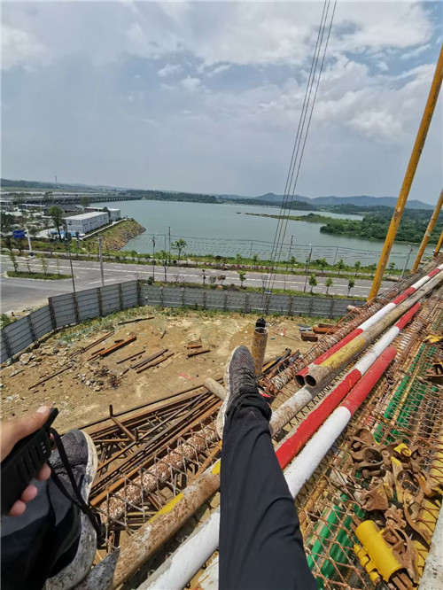 翔安区作业中发生设备损坏或人员意外，责任怎么划分？