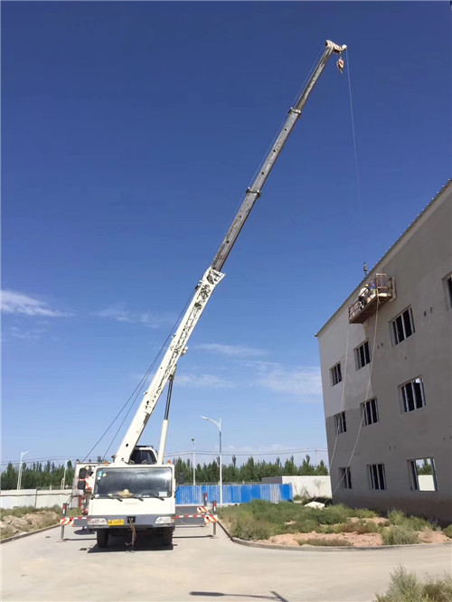 翔安区“轻装强干”—— 吊车的 “轻量化臂架” 技术