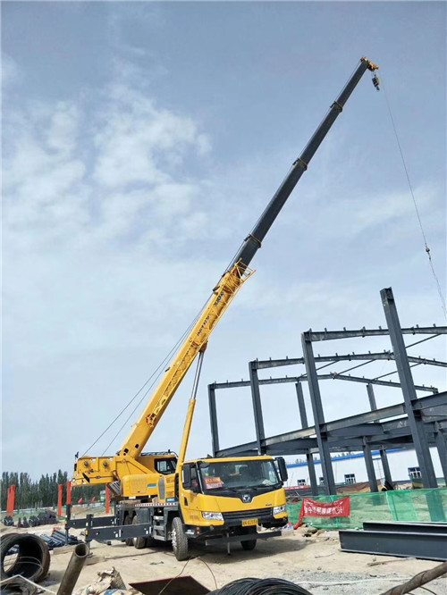 翔安区超高层建筑钢结构吊装案例